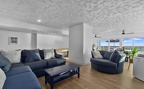 Surfer Beach Hotel